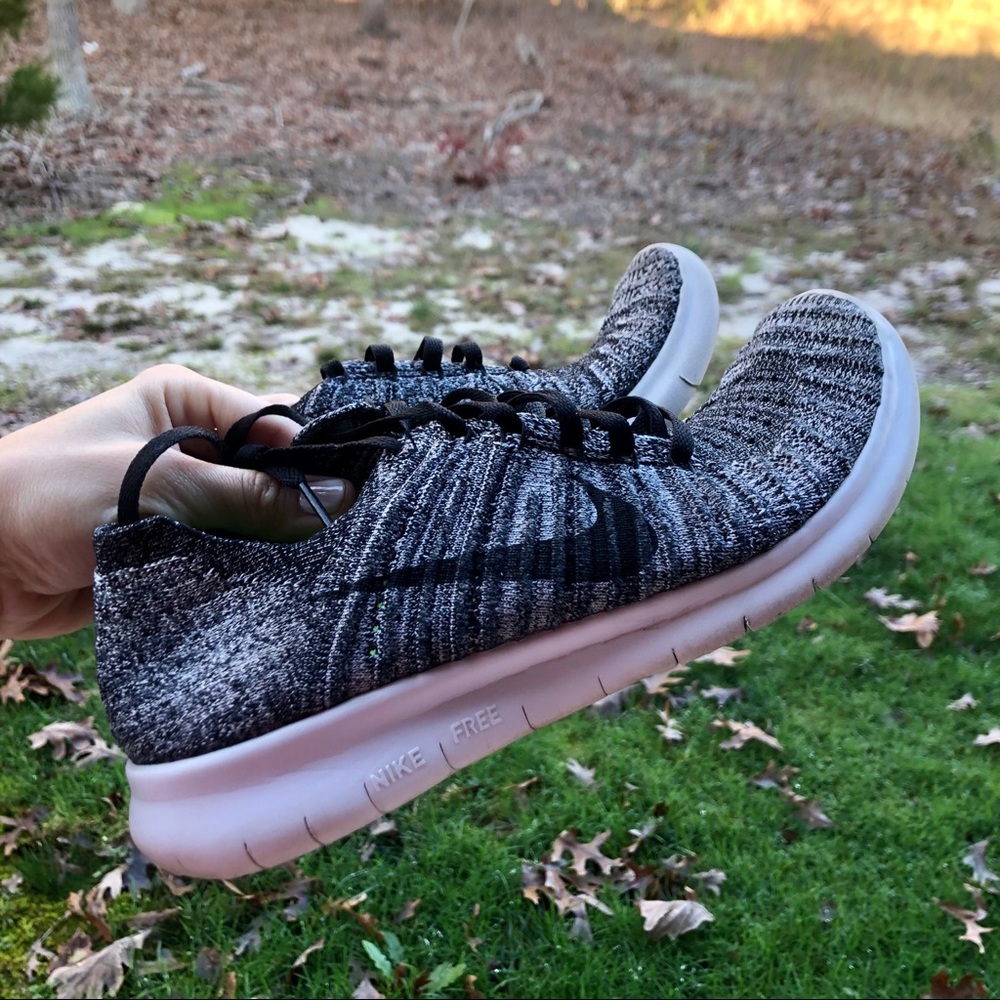 Nike flyknit free runs
